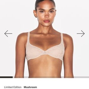 SKIMS Lace Bra in Mushroom